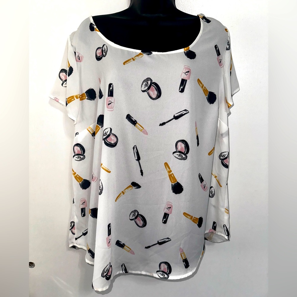 NWT Torrid Size 1 Makeup Print Georgette Blouse